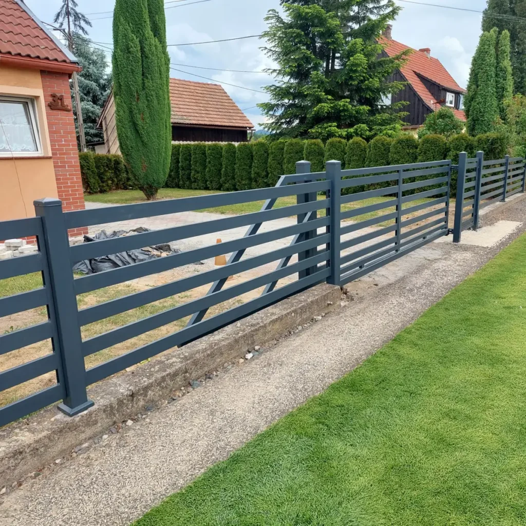 Ogrodzenie stalowe z bramą przesuwną malowane proszkowo Szklarska Poręba